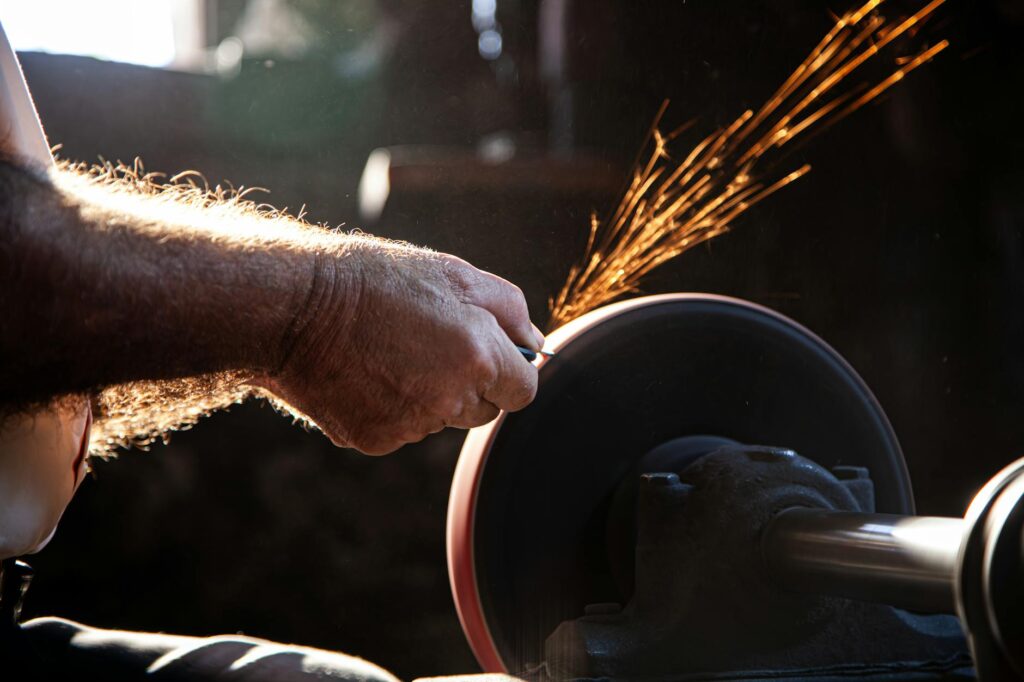 Így rendezhetünk be egy praktikus barkácsműhelyt akár a legkisebb garázsban is