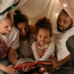 Miért érdemes minél több régi családi történetet mesélni a gyerekeknek?