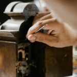 Hogyan lehelhetünk új életet a padláson talált régi bútorokba?