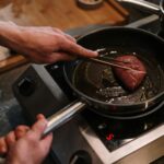 Hogyan készítsünk éttermi minőségű steaket a saját konyhánkban?